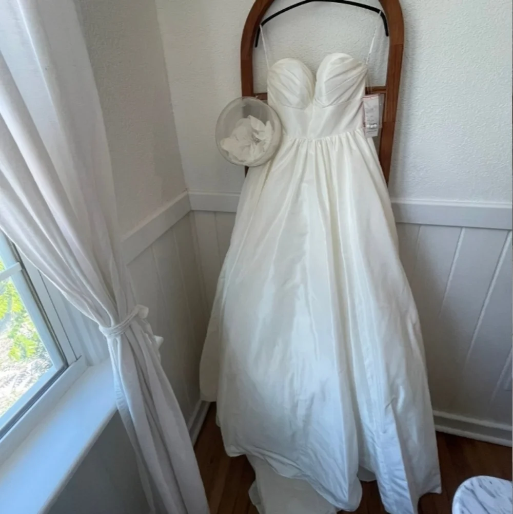 Watters Mimi Gown with Watters Dee Bow - Picture 7 of 7